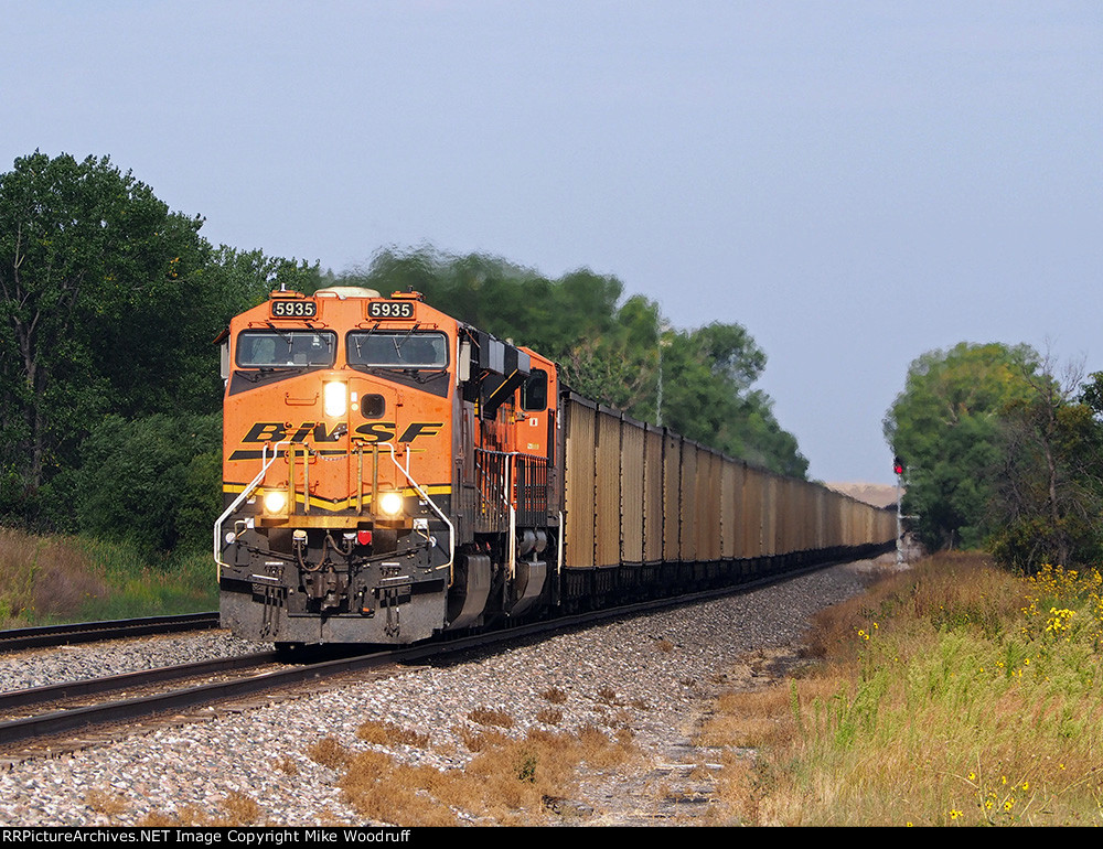 BNSF 5935